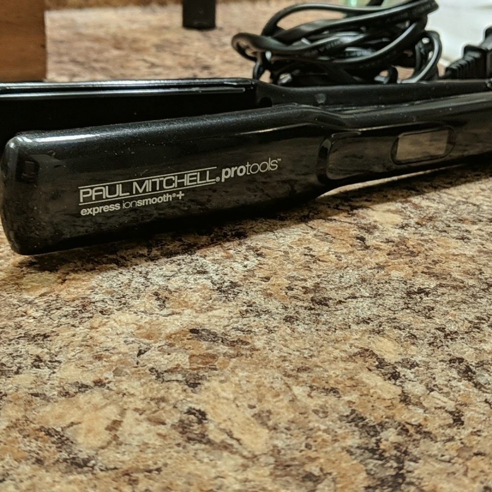 Paul Mitchell pro tools straightener